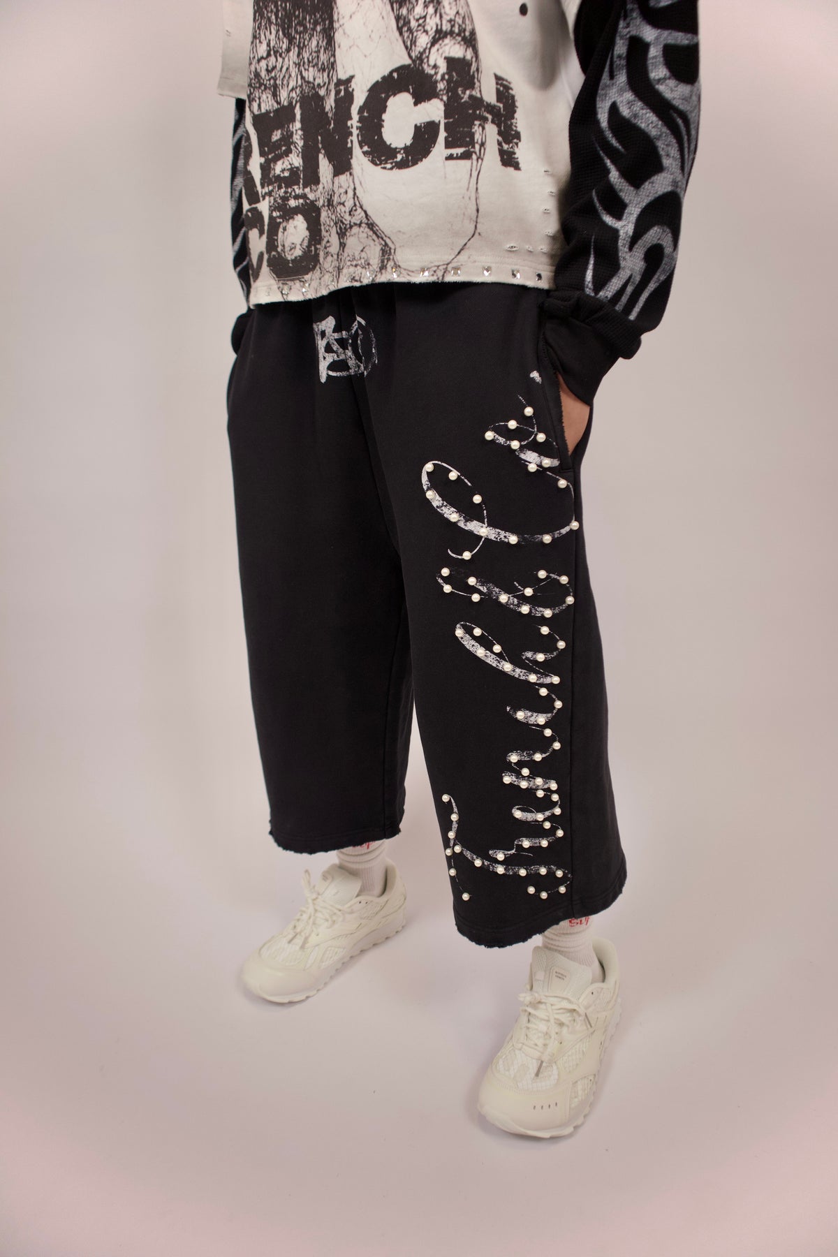 "T&C" BLACK 3/4 OVERSIZED SHORTS