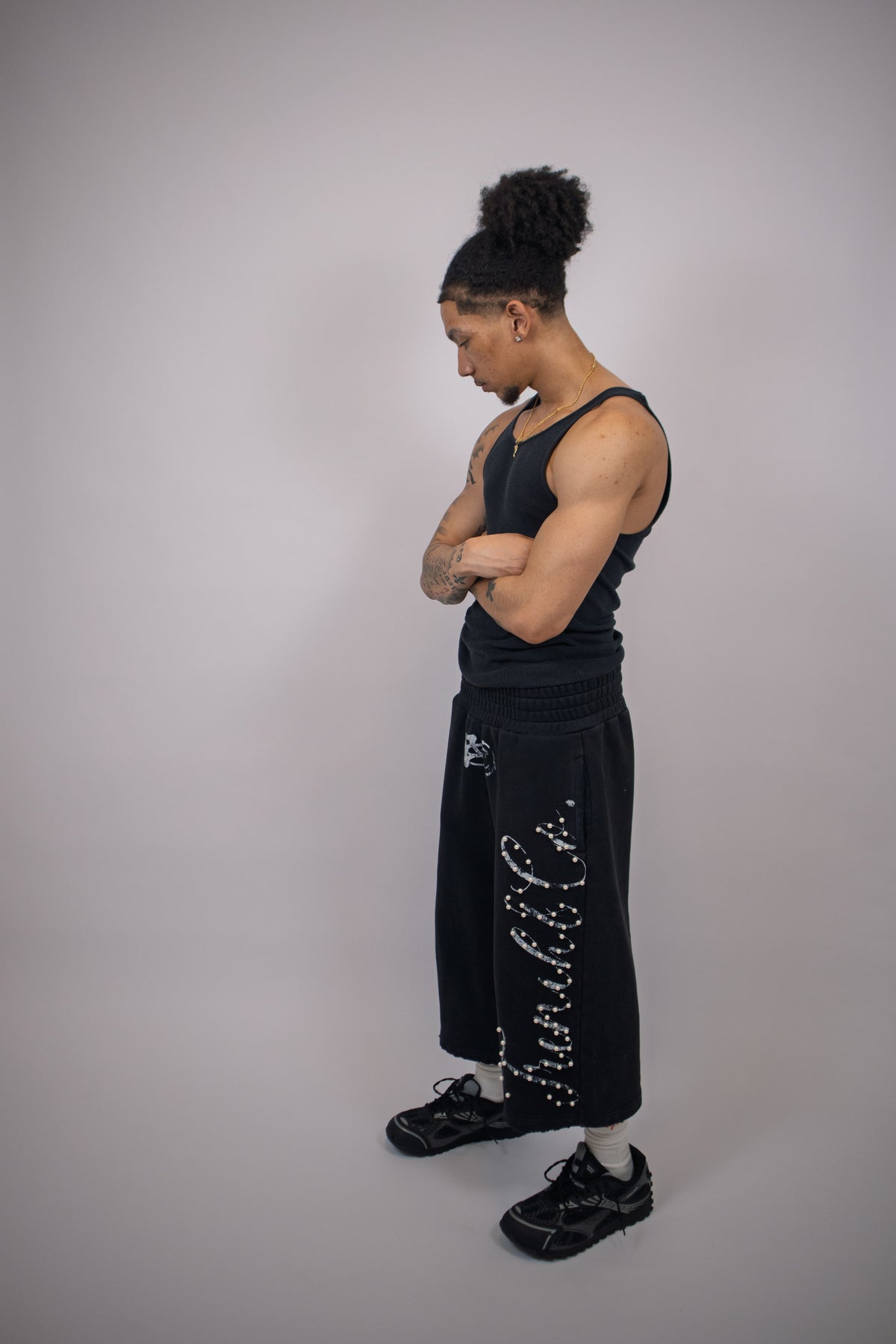 "T&C" BLACK 3/4 OVERSIZED SHORTS