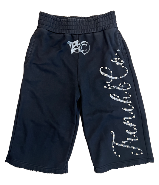 "T&C" BLACK 3/4 OVERSIZED SHORTS
